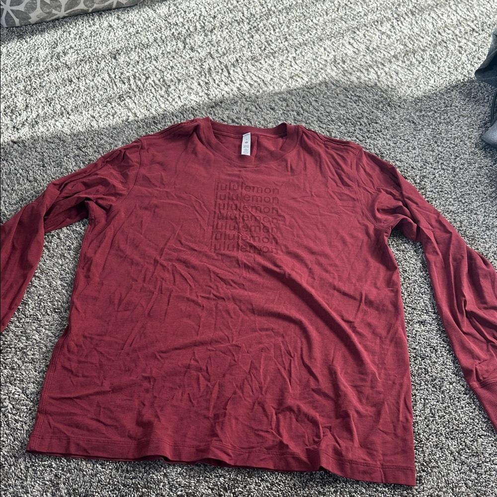 Lululemon women’s graphic Burgundy long sleeve top
